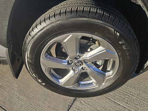 Used 2020 Toyota RAV4 Limited image 2