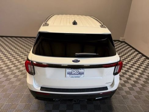 Used 2025 Ford Explorer ST-Line w/ Premium Package AWD/4WD image 12