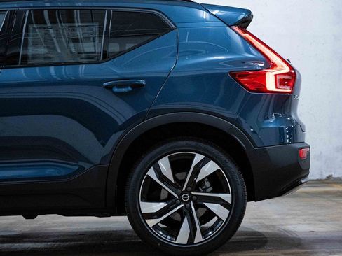 New 2026 Volvo XC40 B5 Ultra w/ Protection Package Premier AWD/4WD image 4