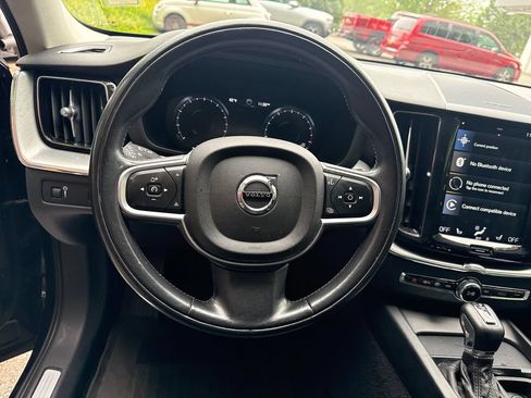 Used 2019 Volvo XC60 T6 Momentum w/ Multimedia Package AWD/4WD image 19