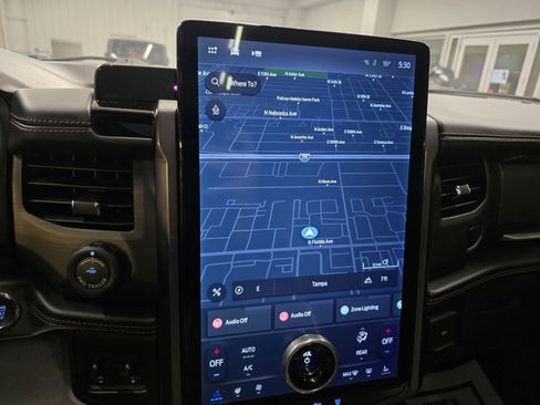 Used 2023 Ford Expedition Platinum image 27