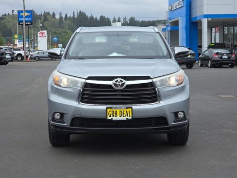 Used 2015 Toyota Highlander XLE AWD/4WD image 3