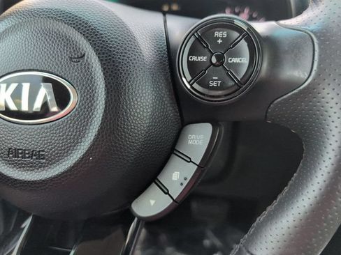 Used 2018 Kia Soul ! FWD image 23