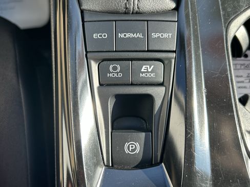 Used 2025 Toyota Camry LE FWD image 31