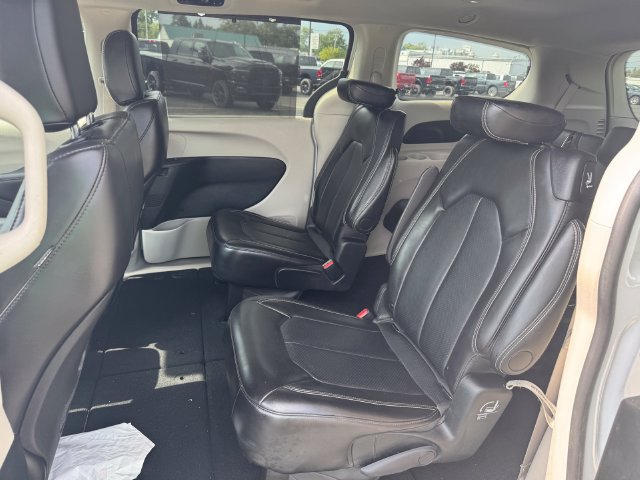 Certified 2024 Chrysler Pacifica Touring-L FWD image 20