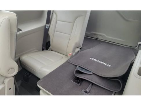 Used 2018 GMC Acadia Denali AWD/4WD image 10