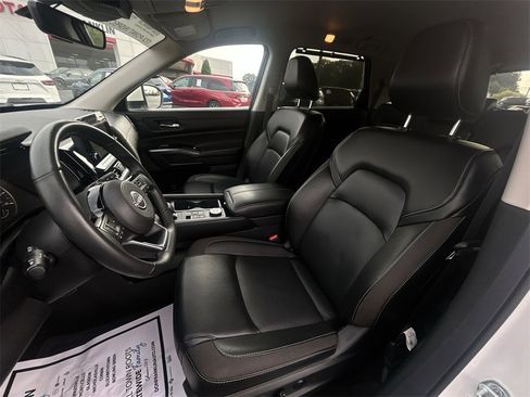 Certified 2023 Nissan Pathfinder SL image 17