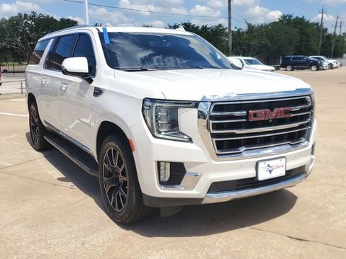 Used 2021 GMC Yukon XL SLT w/ SLT Premium Package AWD/4WD image 2