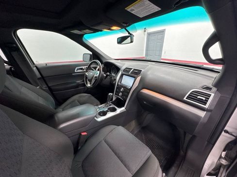 Used 2015 Ford Explorer XLT w/ Equipment Group 201A AWD/4WD image 13