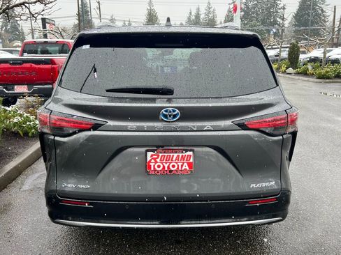 Used 2025 Toyota Sienna Platinum image 8