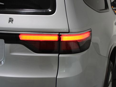 Used 2022 Jeep Wagoneer Series II image 60