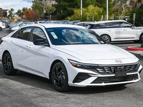 Certified 2026 Hyundai Elantra Sport FWD image 3
