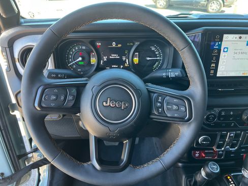 Certified 2024 Jeep Wrangler Unlimited AWD/4WD image 9