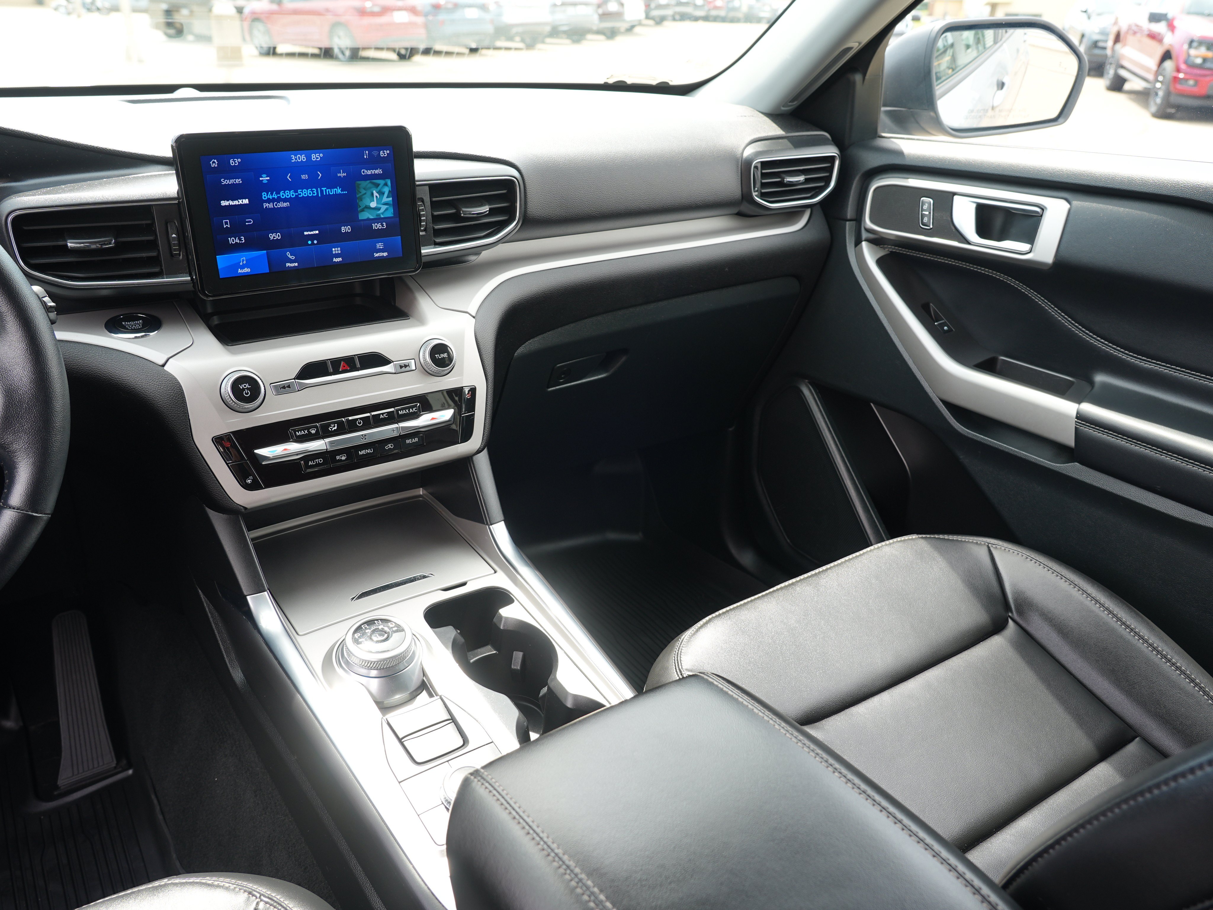 Used 2023 Ford Explorer XLT w/ Equipment Group 202A AWD/4WD image 24