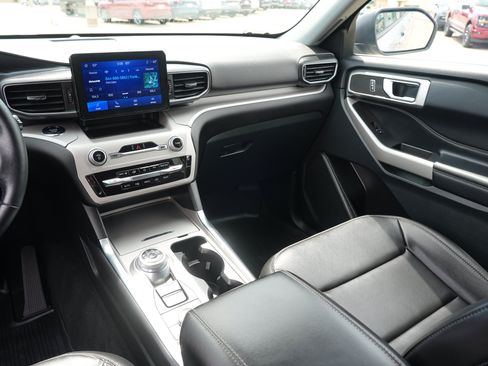 Used 2023 Ford Explorer XLT w/ Equipment Group 202A AWD/4WD image 24