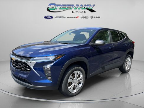 Used 2024 Chevrolet Trax LS FWD image 3
