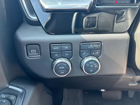 Used 2023 GMC Sierra 1500 Elevation w/ X31 Off-Road Package AWD/4WD image 18