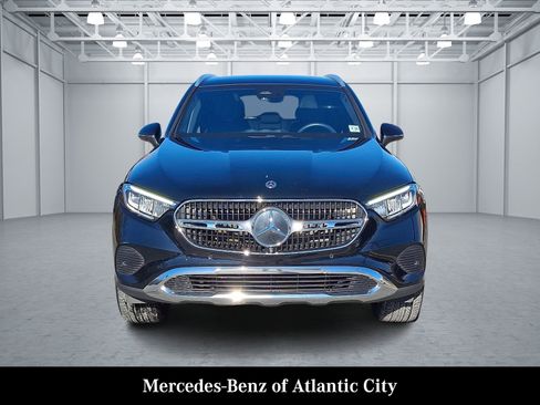 Used 2023 Mercedes-Benz GLC 300 4MATIC image 2