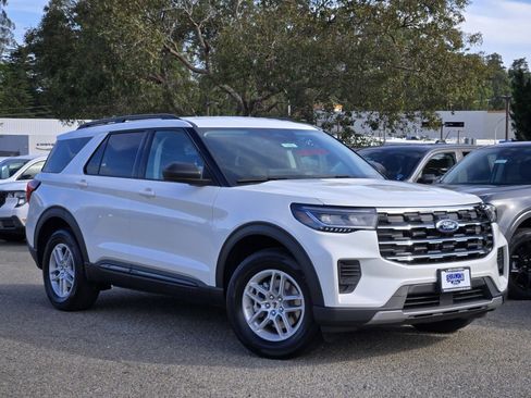 New 2026 Ford Explorer Active image 2