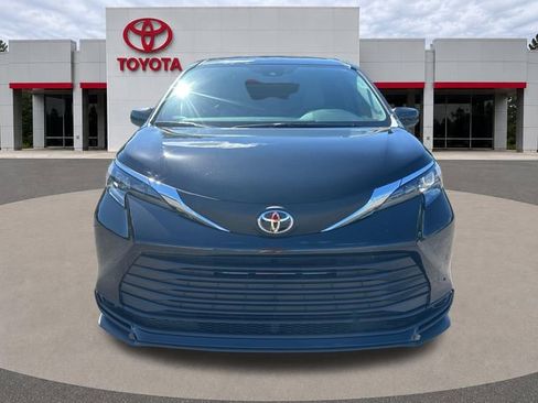 New 2026 Toyota Sienna LE FWD image 8
