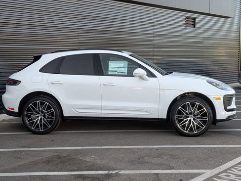 New 2026 Porsche Macan image 8