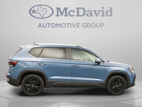 Used 2025 Volkswagen Taos SE w/ Black Wheel Package FWD image 9