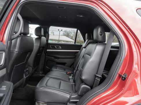 Used 2016 Ford Explorer XLT w/ Equipment Group 202A image 18