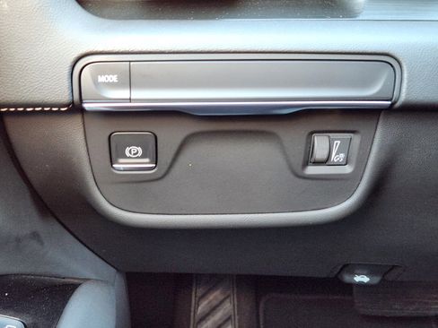 Certified 2021 Cadillac Escalade Luxury image 23