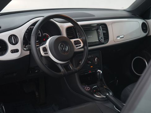 Used 2013 Volkswagen Beetle 2.5 image 21