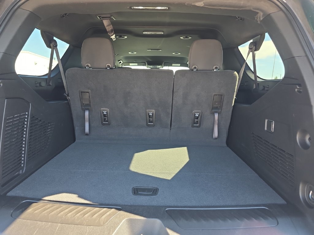 Used 2023 GMC Yukon XL SLE w/ Gmc Pro Safety Plus Package AWD/4WD image 17