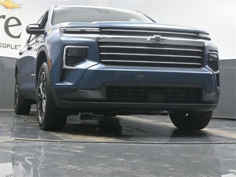 New 2026 Chevrolet Traverse LT w/ Sun and Wheel Package image 3