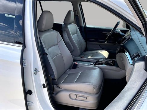 Used 2019 Honda Pilot Touring image 7