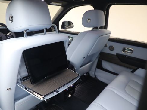 Certified 2025 Rolls-Royce Cullinan AWD/4WD image 22