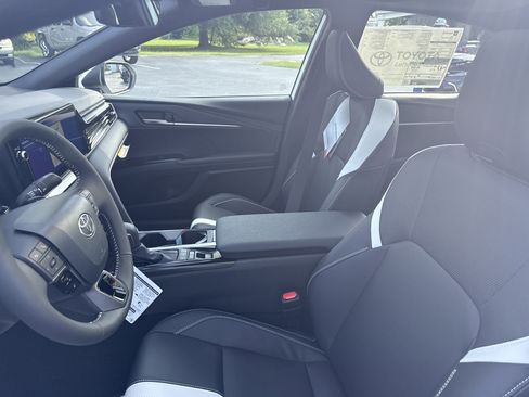 New 2025 Toyota Camry image 14