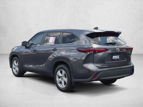 Used 2024 Toyota Highlander LE FWD image 7