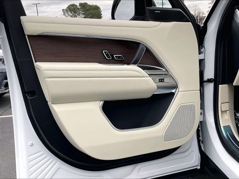 New 2026 Land Rover Range Rover SE image 24