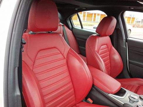 Used 2023 Alfa Romeo Giulia Veloce image 13