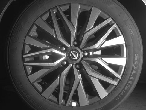 Used 2025 Nissan Altima 2.5 SV FWD image 15