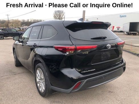 Used 2022 Toyota Highlander Limited image 3