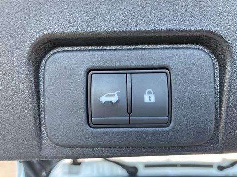 Used 2024 Nissan Rogue SV image 27