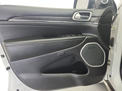 Used 2018 Jeep Grand Cherokee Summit image 21