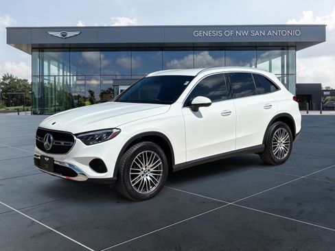 Used 2025 Mercedes-Benz GLC 300 image 1