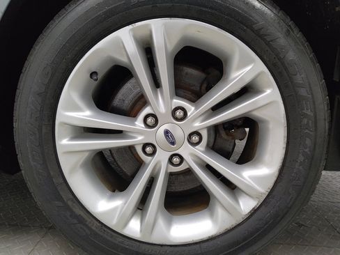Used 2016 Ford Taurus SE FWD image 31