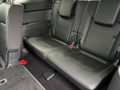 Used 2023 Volkswagen Atlas SE w/ Black Wheel Package FWD image 15