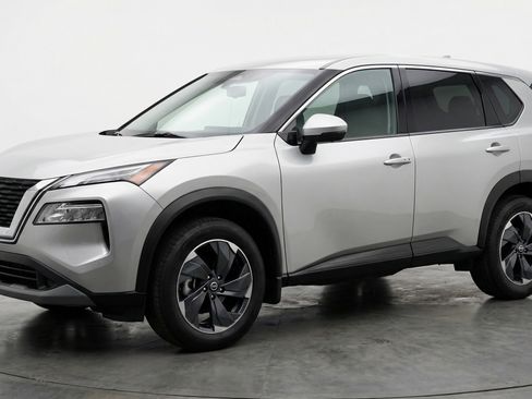 Used 2025 Nissan Rogue SV AWD/4WD image 3