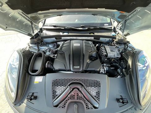 Used 2022 Porsche Macan S w/ Premium Package Plus image 30