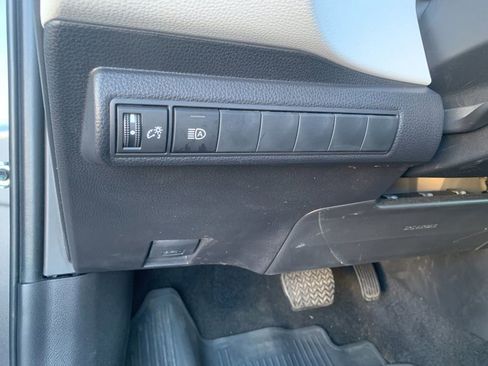 Used 2025 Toyota Corolla SE image 30