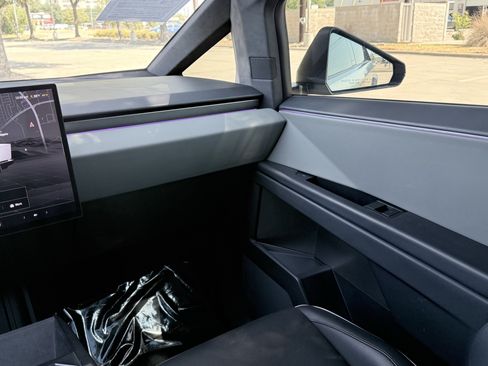 Used 2025 Tesla Cybertruck AWD Crew Cab image 62