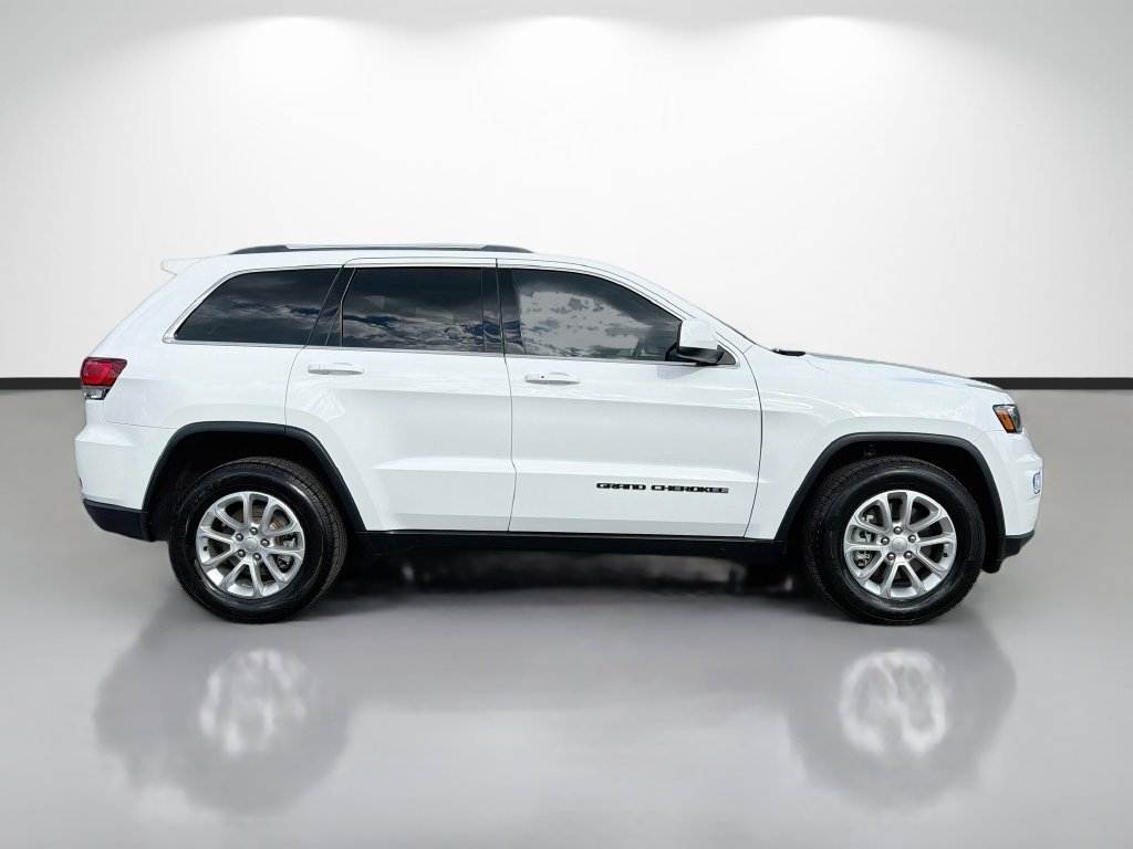 Used 2021 Jeep Grand Cherokee Laredo RWD image 2