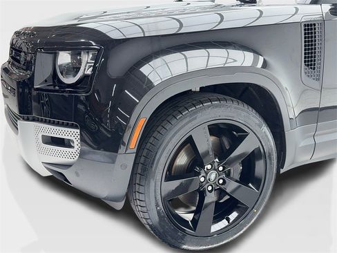 Used 2023 Land Rover Defender 110 S image 6